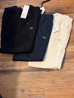 ALO Yoga women Joggers in Black, Navy & Heather Gray $80 EACH